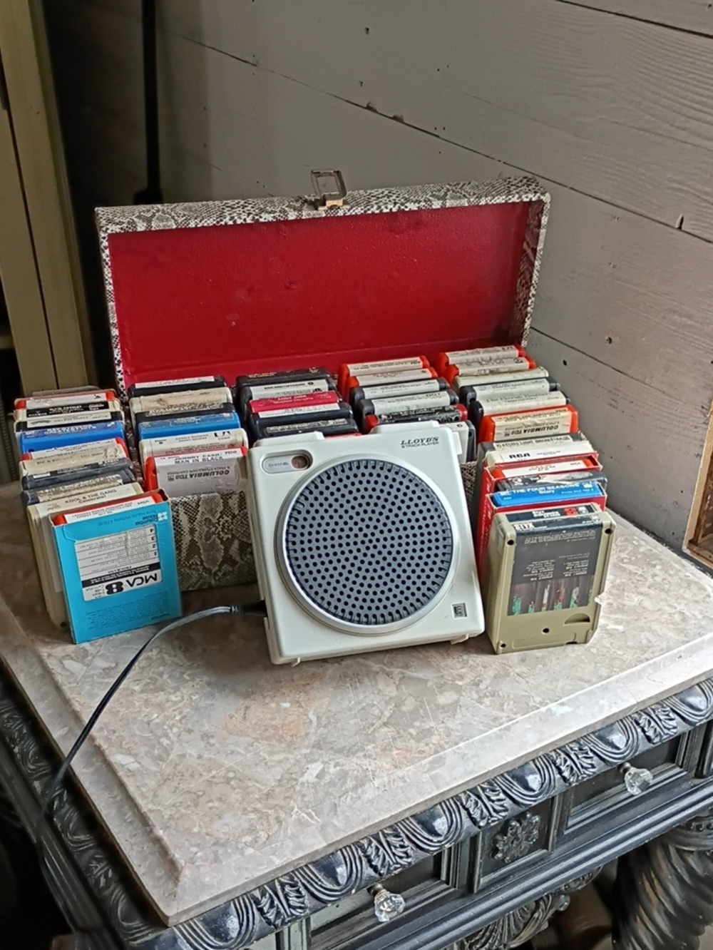 8-track bundle . Includes Player, case, and 45 8tracks. Everything works. π€π